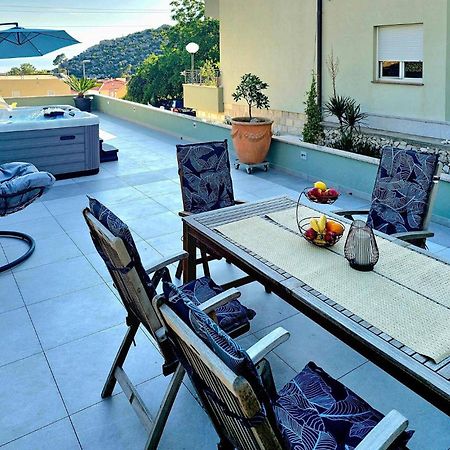 Amazing Apartment In Makarska With House Sea View Екстер'єр фото