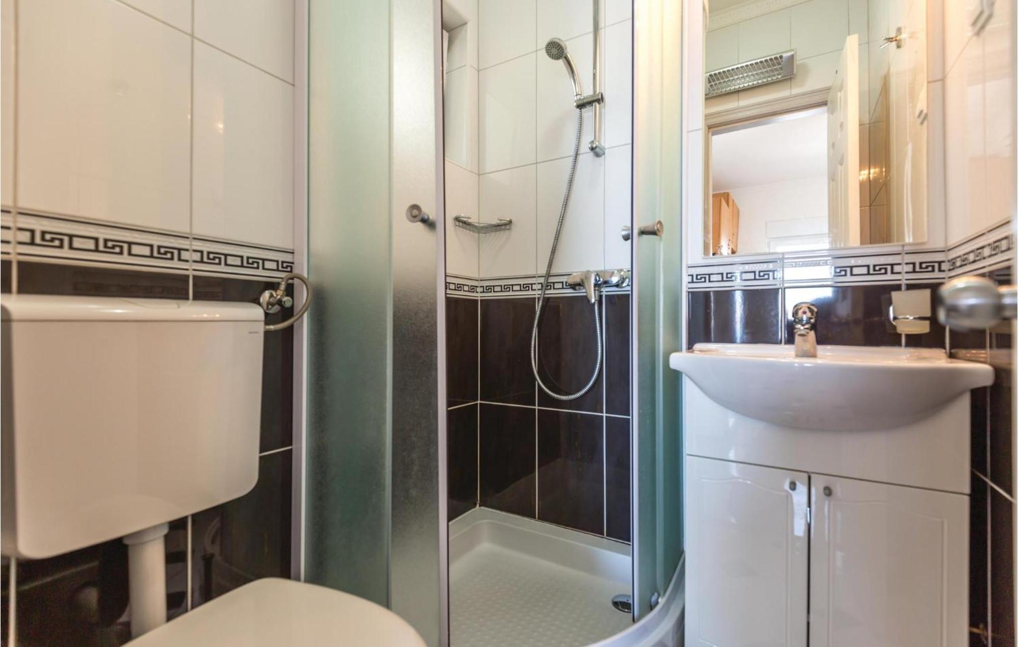 Amazing Apartment In Makarska With House Sea View Екстер'єр фото