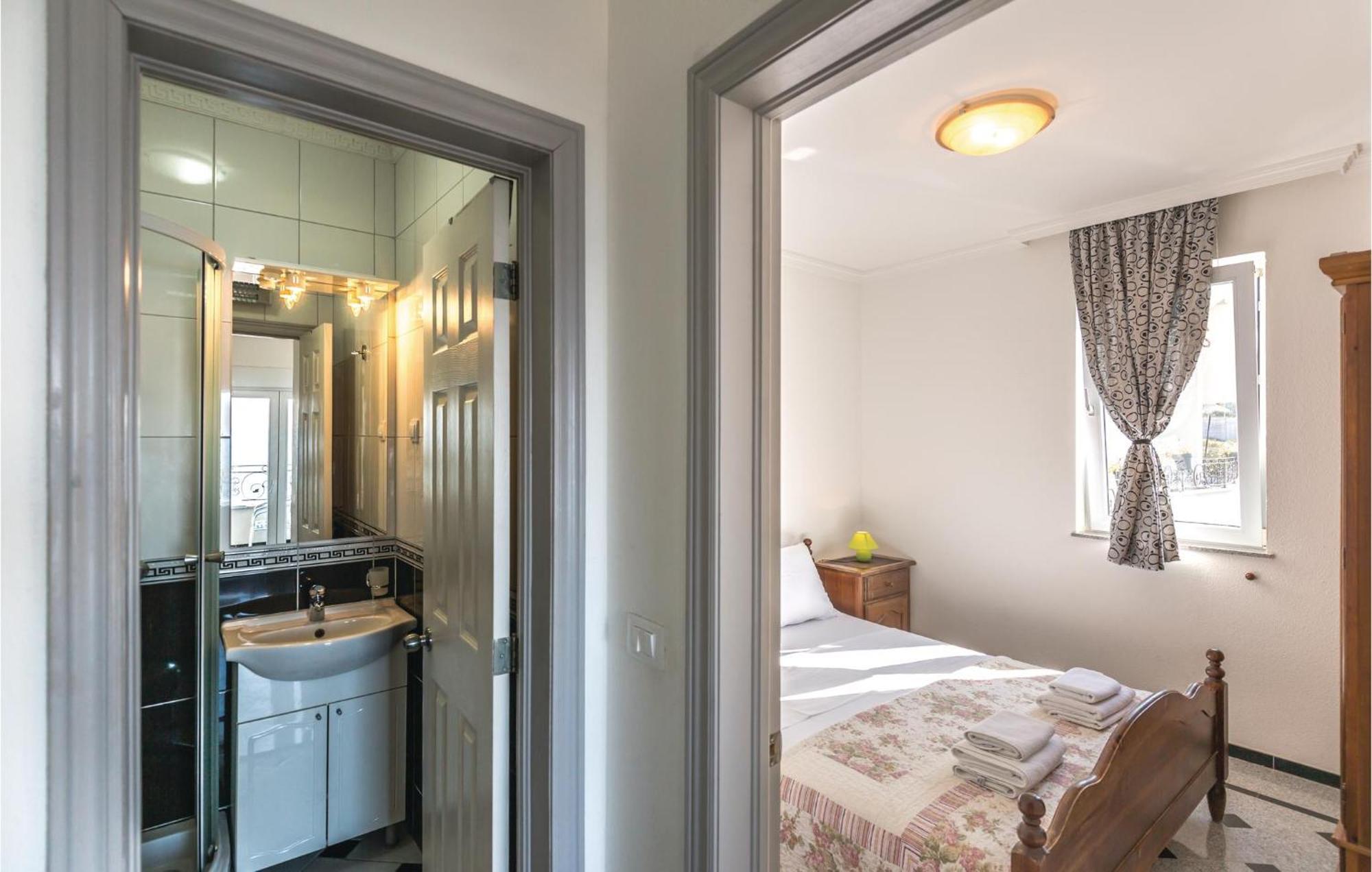 Amazing Apartment In Makarska With House Sea View Екстер'єр фото