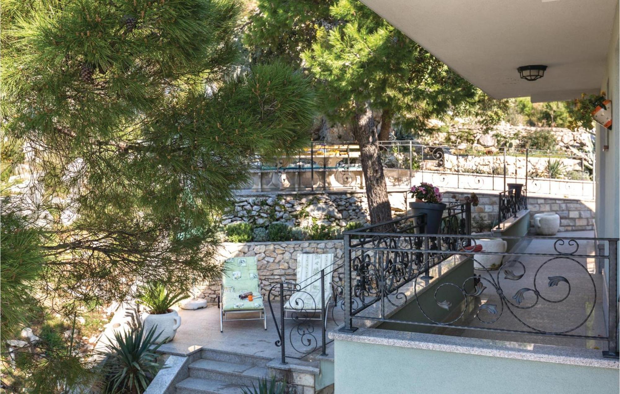 Amazing Apartment In Makarska With House Sea View Екстер'єр фото