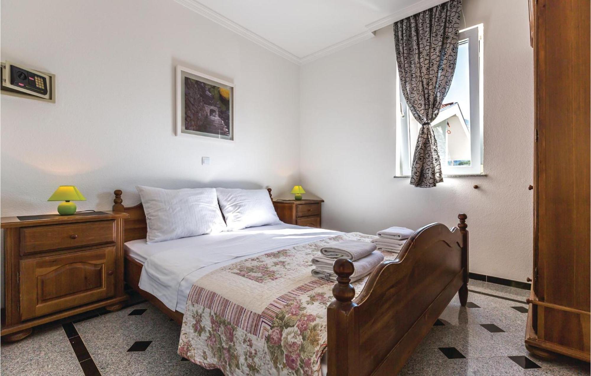 Amazing Apartment In Makarska With House Sea View Екстер'єр фото