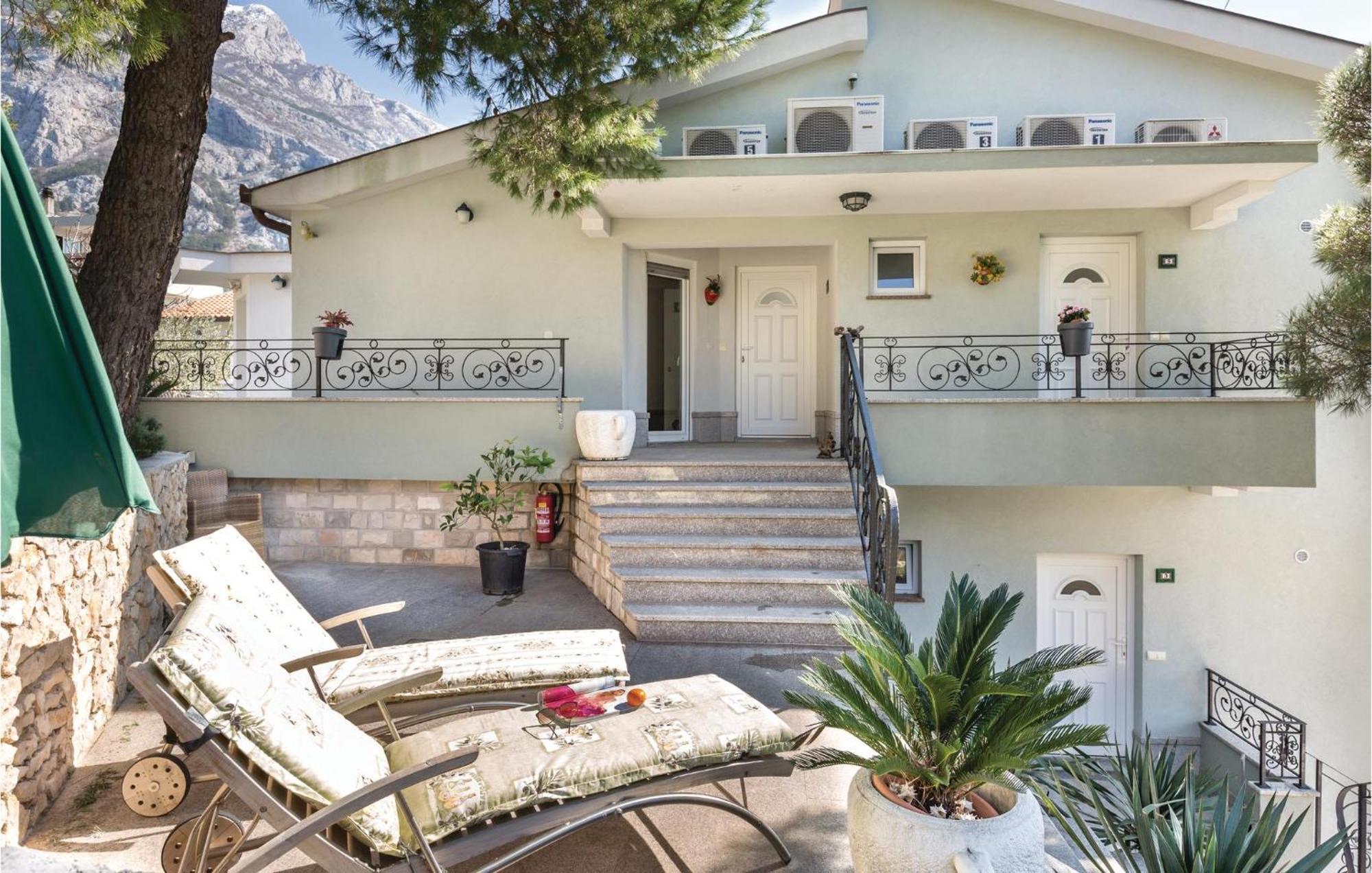 Amazing Apartment In Makarska With House Sea View Екстер'єр фото