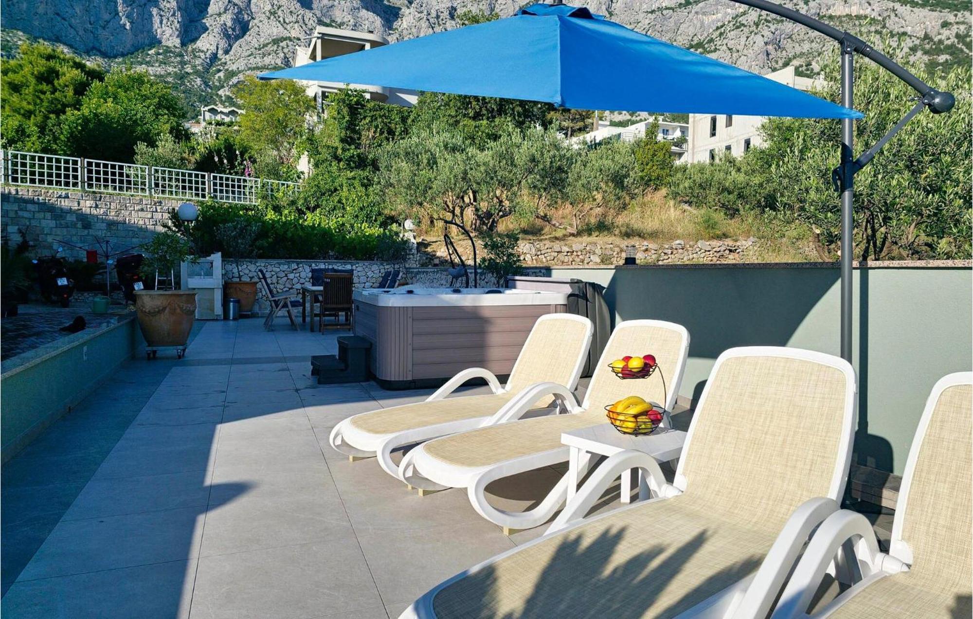 Amazing Apartment In Makarska With House Sea View Екстер'єр фото